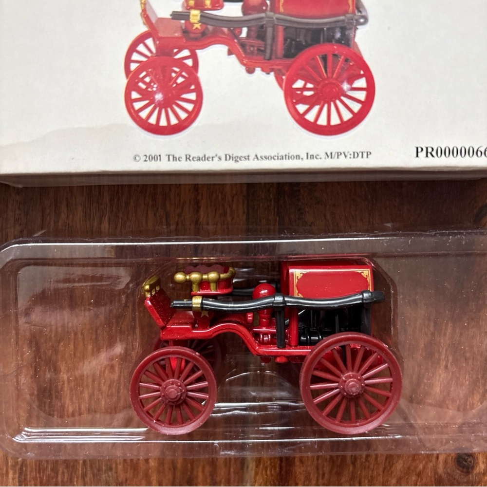 Set of Three Model Trains ~ Locomotive ~ Tank Car ~ Hourse Drawn Pumper - Picture 8 of 8